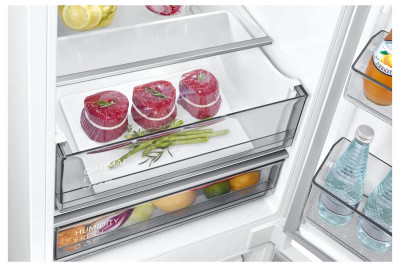 Vestavná Chladnička s mrazákem Samsung BRB30705EWW