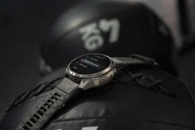 Garmin fenix 9 43mm Titanium/Pebble Gray Sport Band