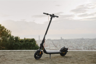 Ninebot KickScooter F2 Pro E by Segway