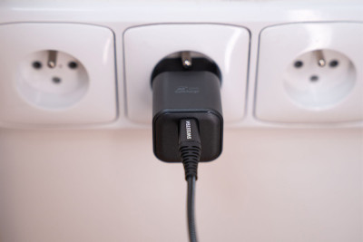 SWISSTEN GaN nabíječka USB-C 35W PD černá