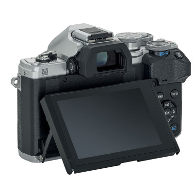 Olympus E-M10 Mark IV 14-150 stříbrný