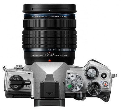 Olympus OM-5 body silver M.Zuiko Digital 12-45mm