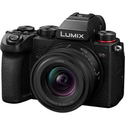 Panasonic LUMIX S5D + Lumix S 18-40mm f/4.5-6.3