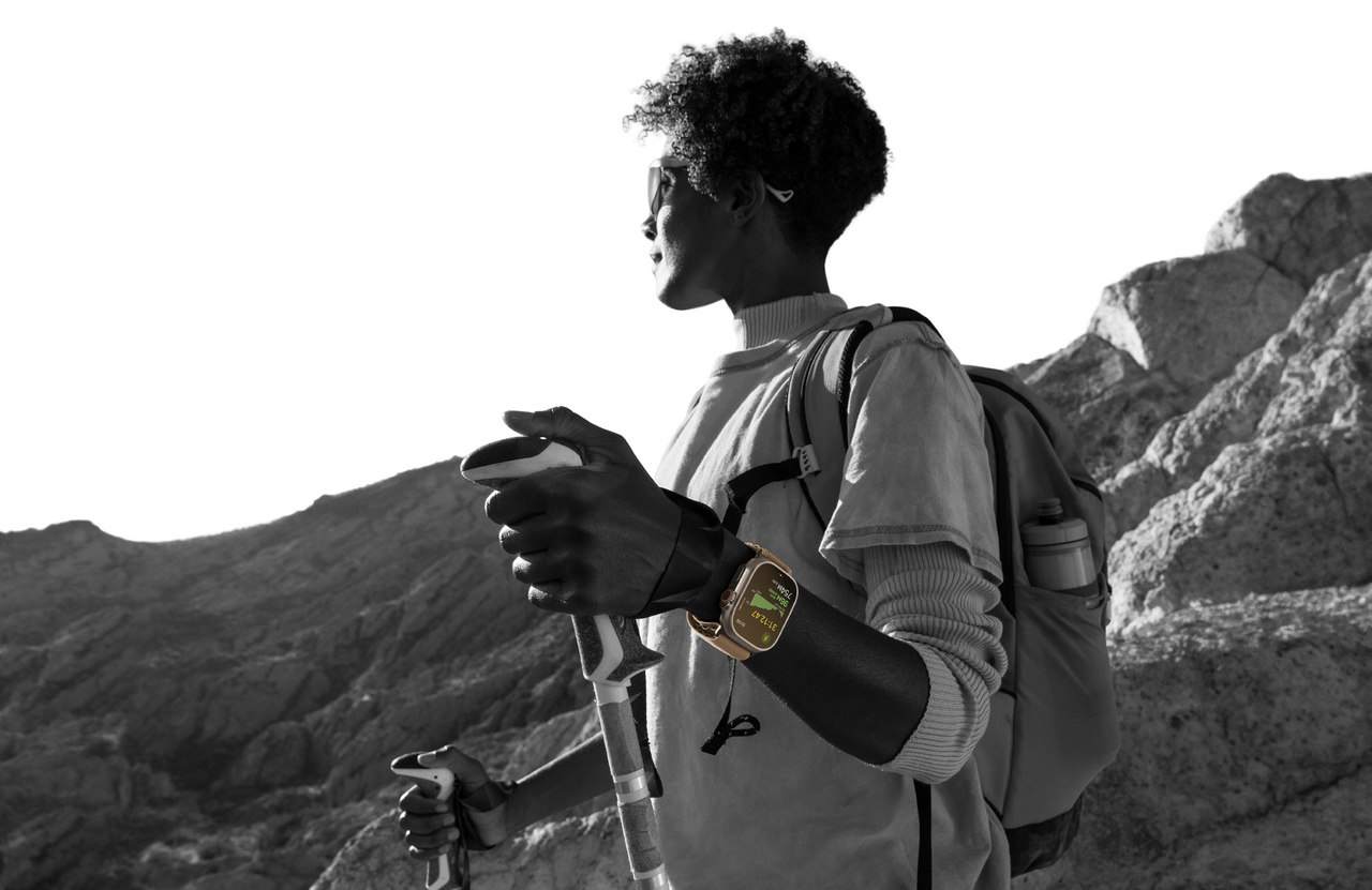 Chytré hodinky Apple Watch Ultra 4, nové funkce Turistika