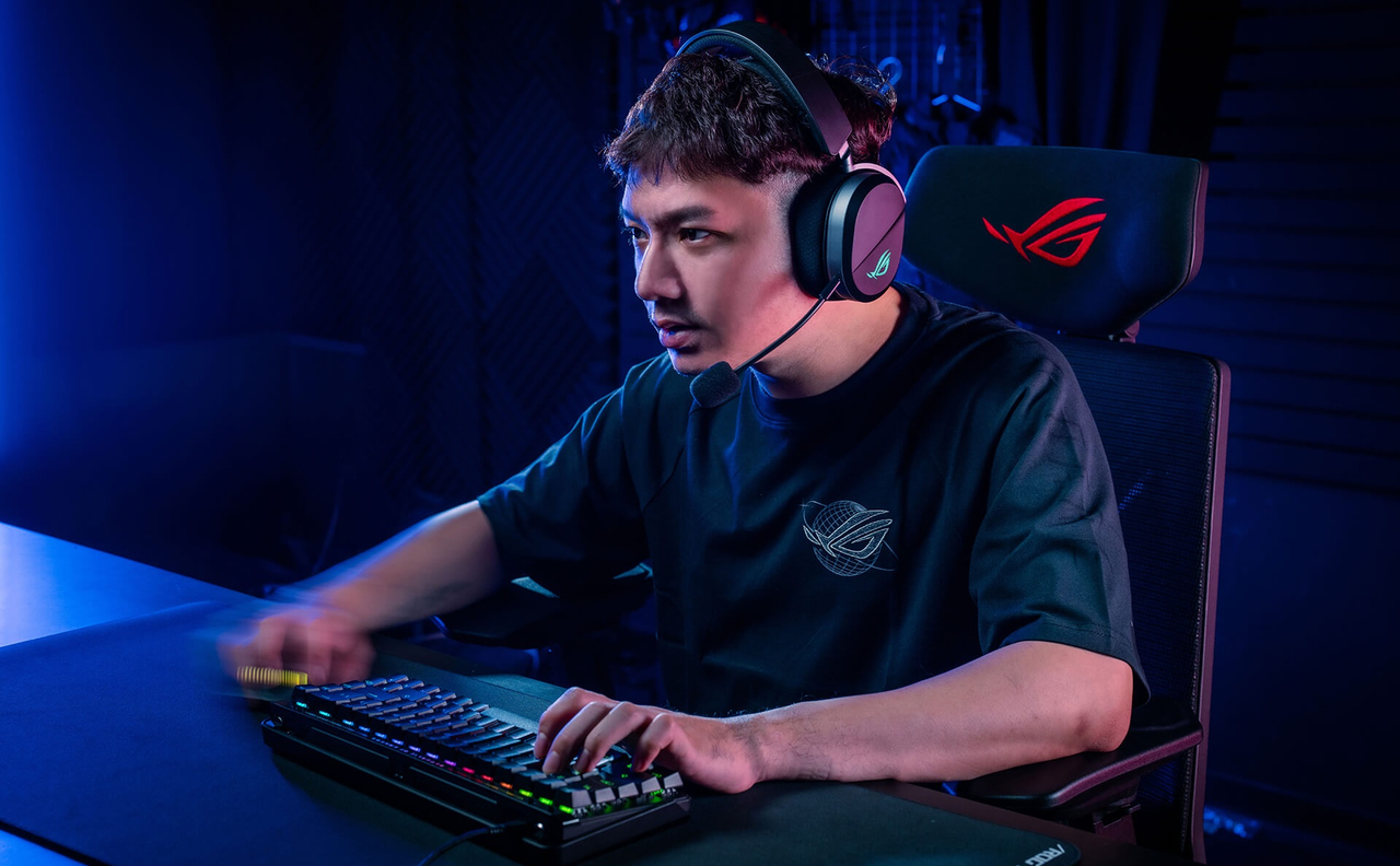 Herní sluchátka Asus ROG Pelta, mikrofon