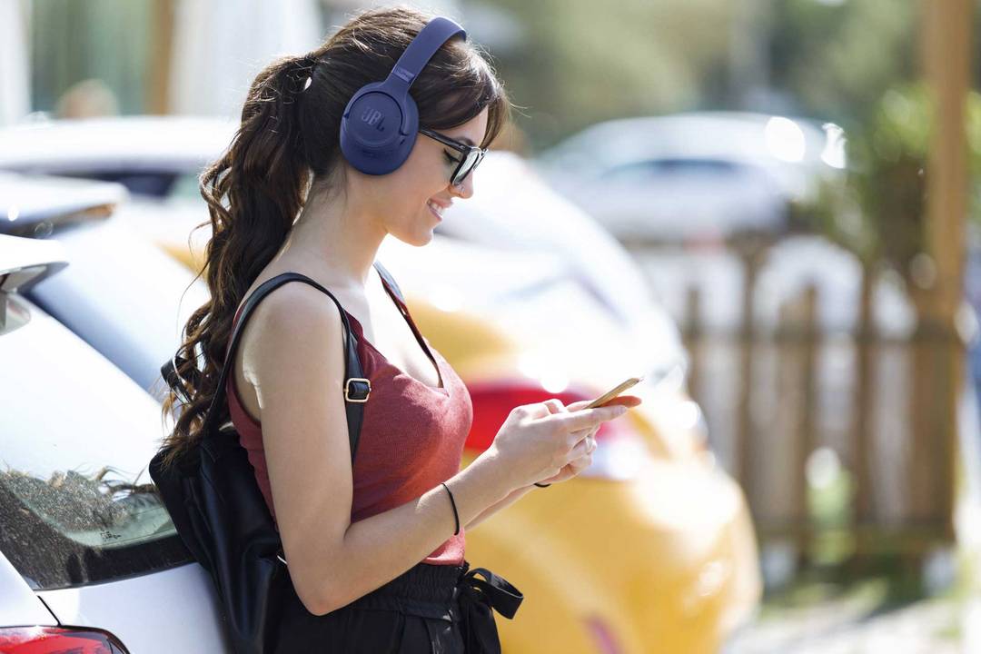 Bezdrátová náhlavní sluchátka JBL Tune 780NC