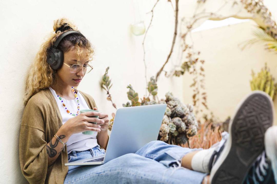 Bezdrátová náhlavní sluchátka JBL Tune 780NC