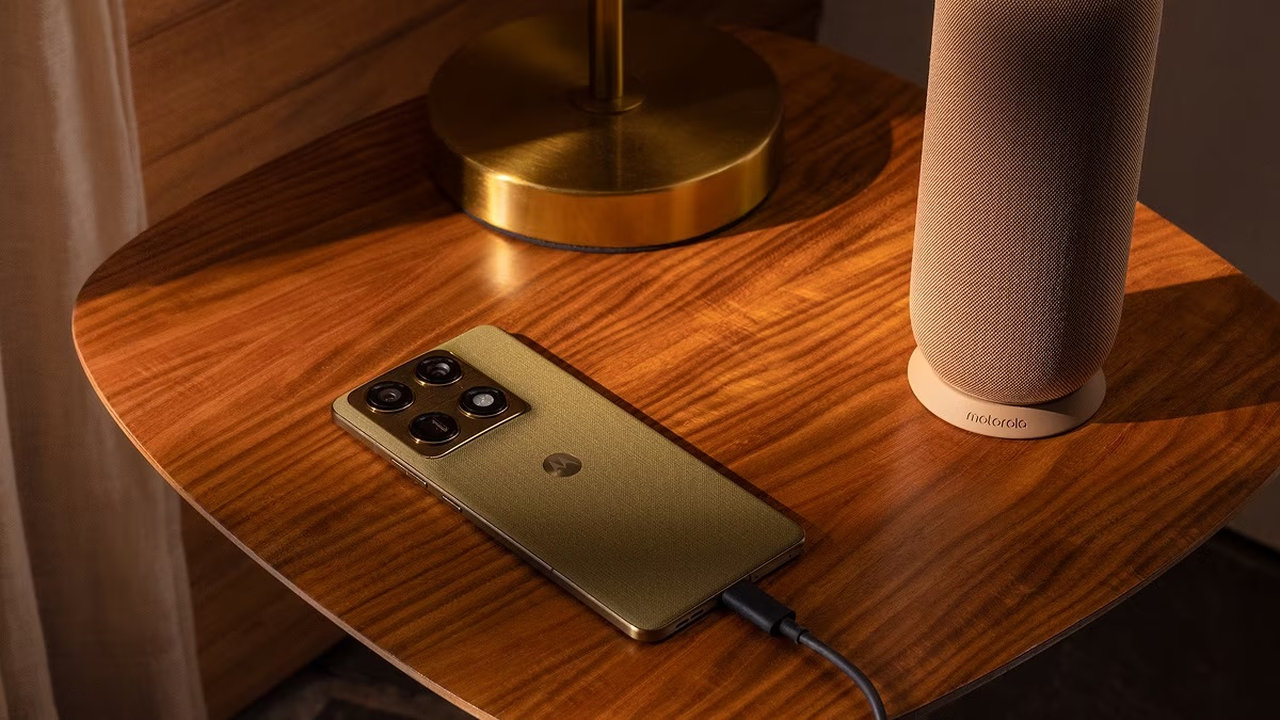 Mobilní telefon Motorola Signature, nabíjení