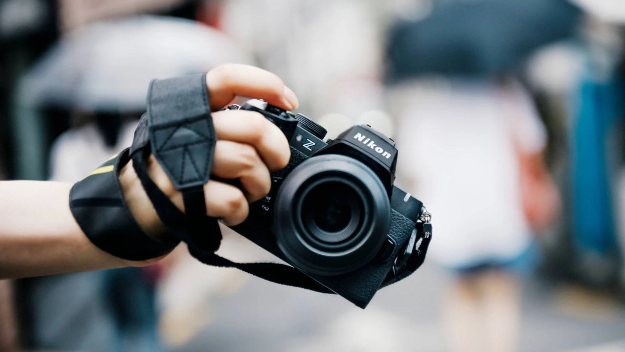 Bezzrcadlovka Nikon Z50II konektivita
