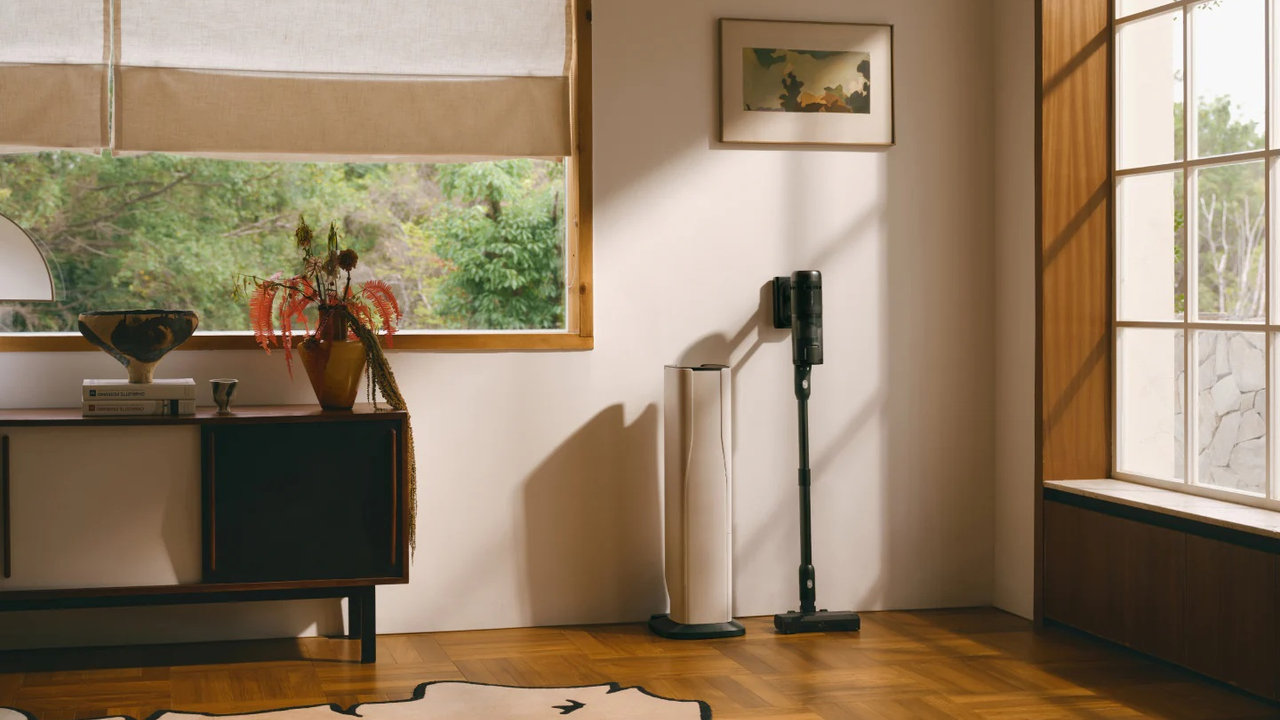 Tyčový vysavač s multifunkční stanicí Roborock H60 Hub Ultra, černá