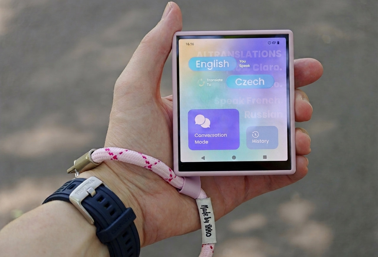 článek recenze Mobilní telefon IKKO MindOne Pro, příslušenství
