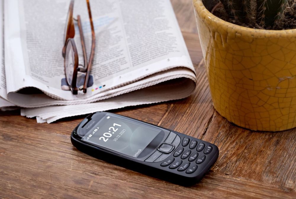 2_Nokia_6310.jpg